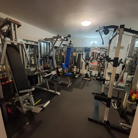 Infinity アパート Pinezići